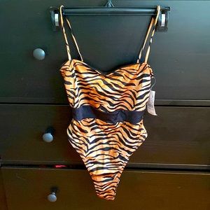 Kendall & Kylie animal printed one piece swimsuit NWT size XXS